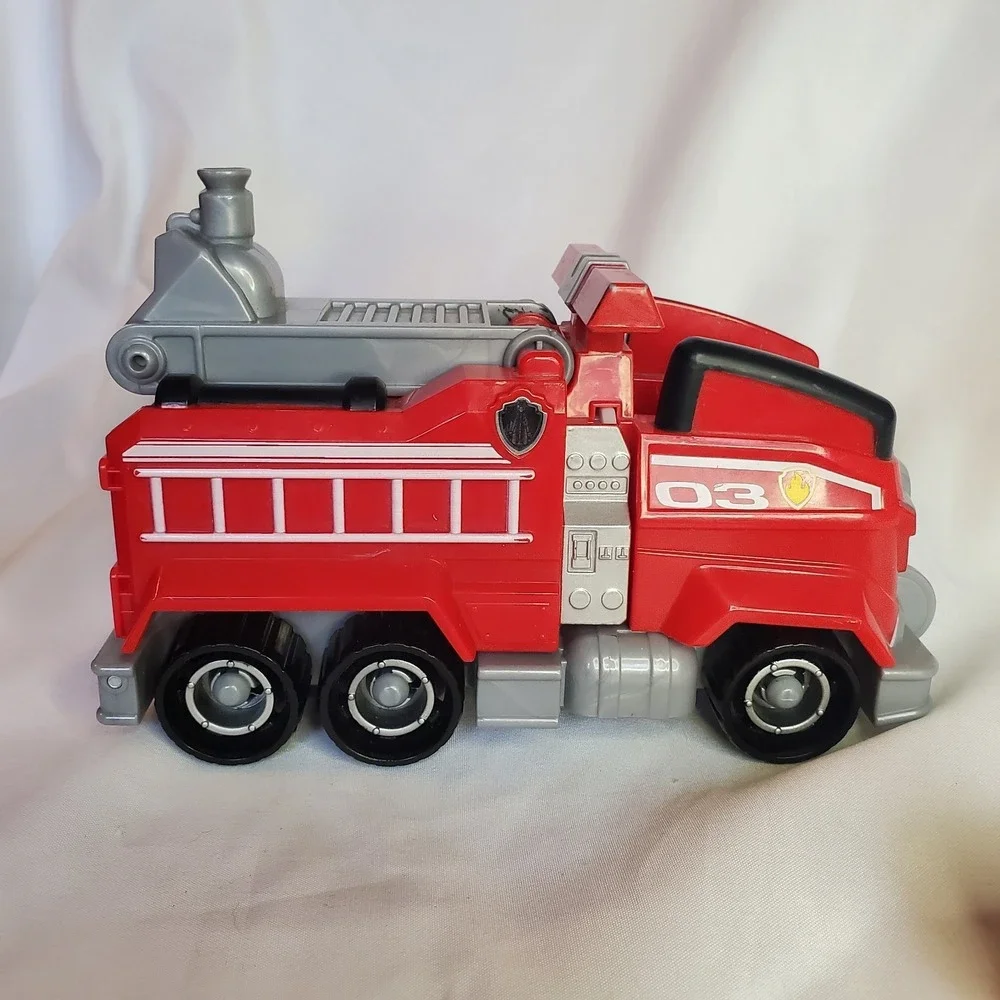 Paw Patrol Deluxe Transforming Vehicle Fire‎ Truck Marshall Action Figure